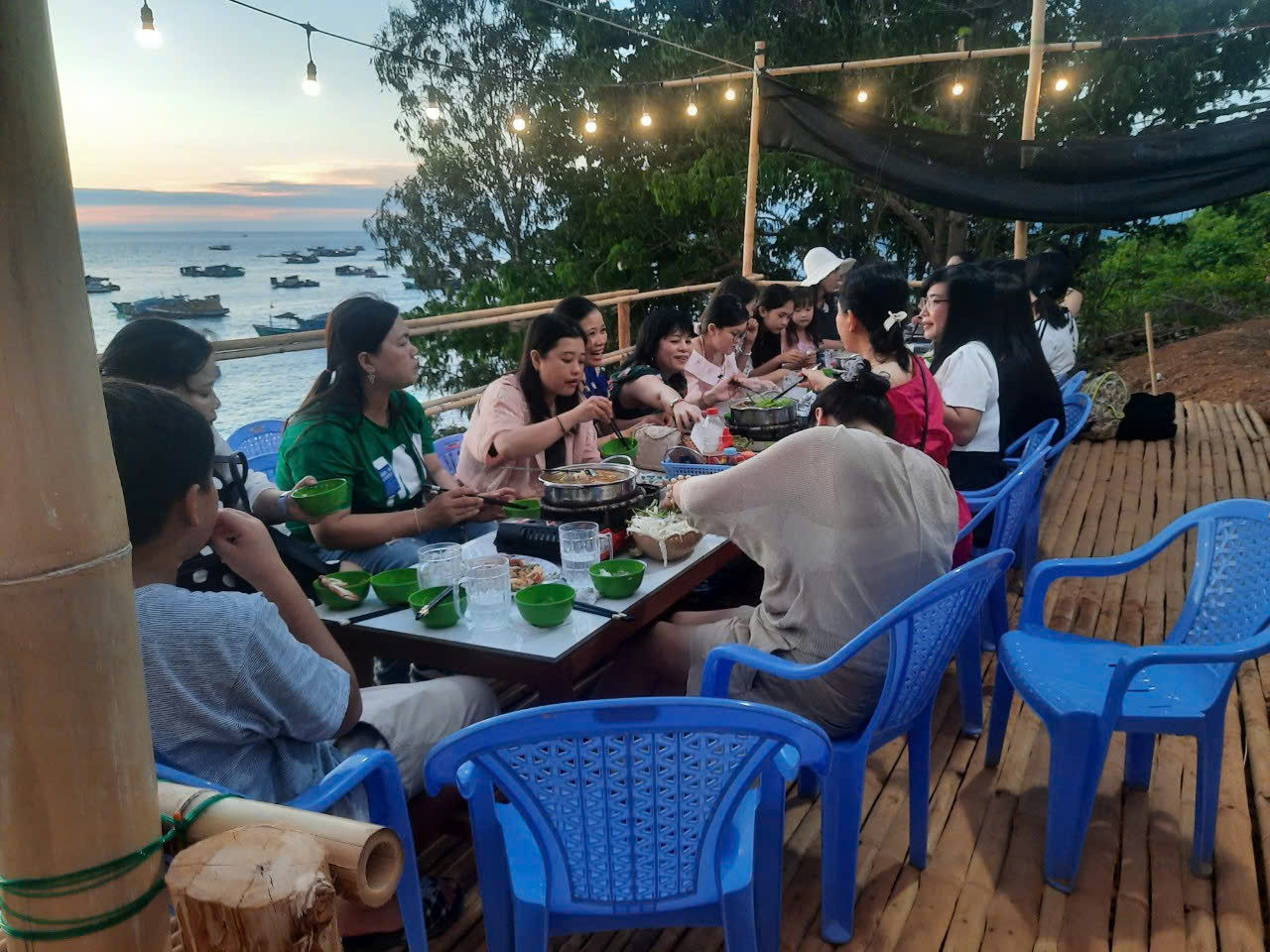 Tiệc BBQ Ngoài Trời Tại Blue Chill Homestay - Trọn Vẹn Khoảnh Khắc Bên Biển Hòn Sơn