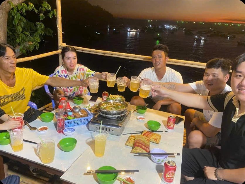 Tiệc BBQ Ngoài Trời Tại Blue Chill Homestay - Trọn Vẹn Khoảnh Khắc Bên Biển Hòn Sơn